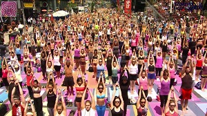 yoga crowded-w